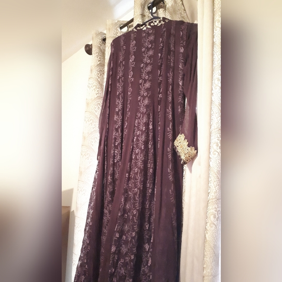 Traditional outfit - Picture 4 of 5